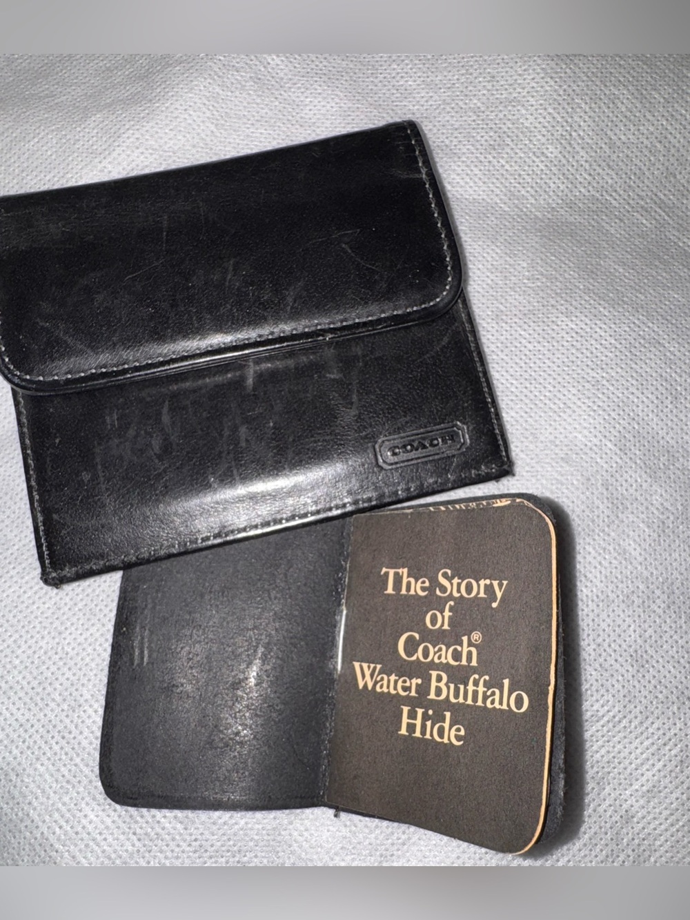 🆓 Shipping Vintage Coach Black Leather Wallet + Story of Coach Booklet 1984 ©️